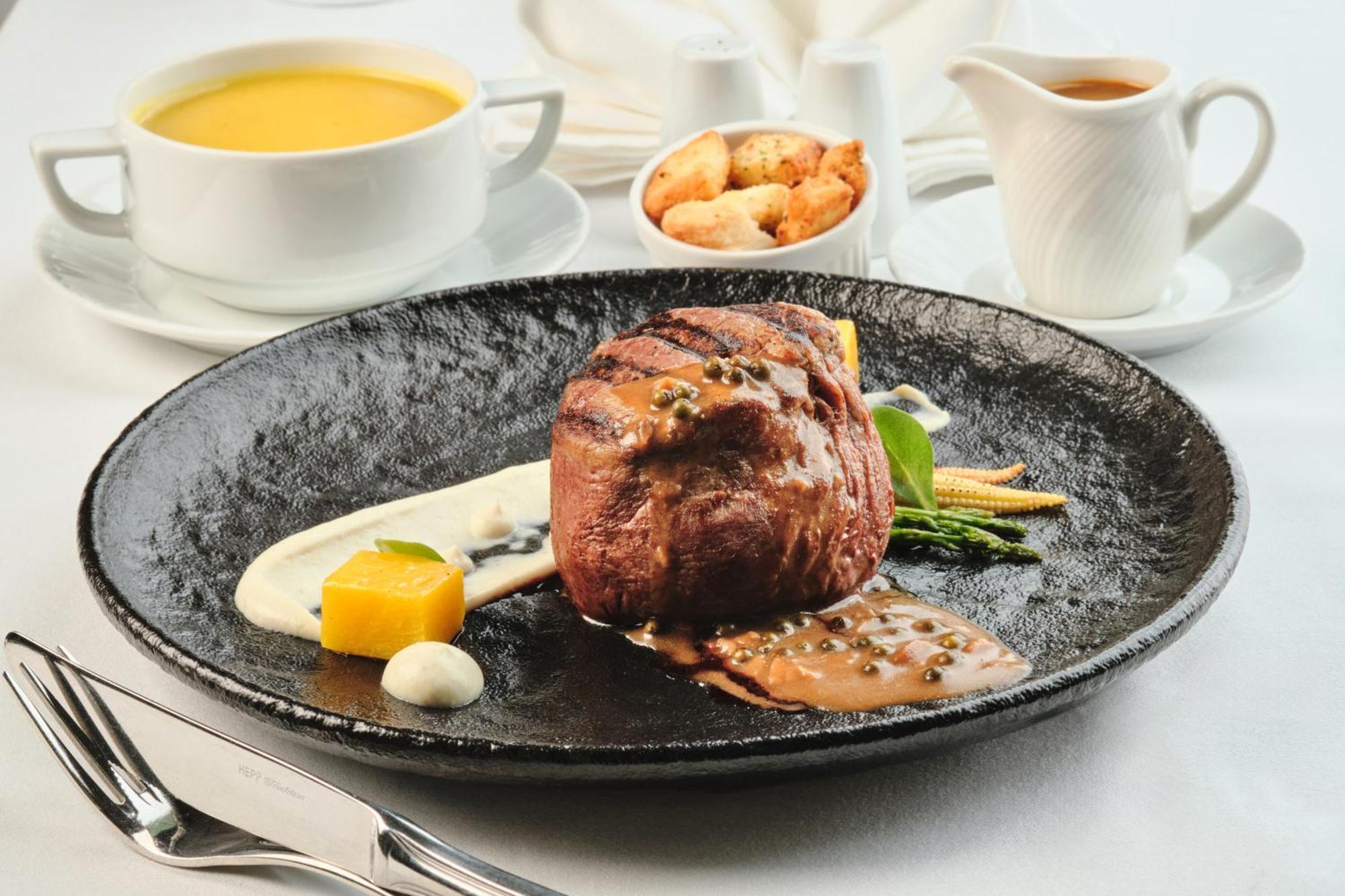 Anjum Makkah Hotel Mecca Exterior photo A dish of prime rib