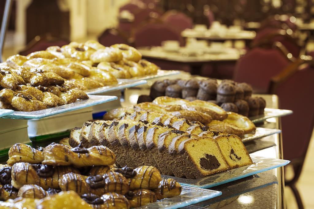 Anjum Makkah Hotel Mecca Exterior photo A selection of Italian pastries