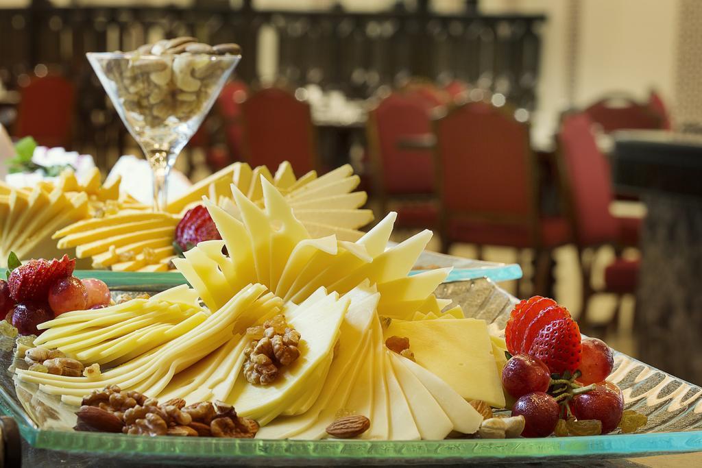 Anjum Makkah Hotel Mecca Exterior photo Cheese platter